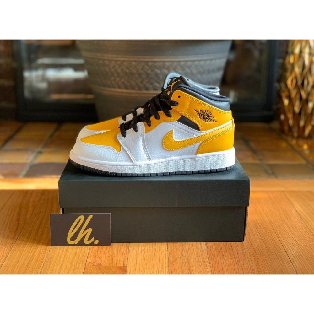 Size 5y Air Jordan Mid "University Gold"